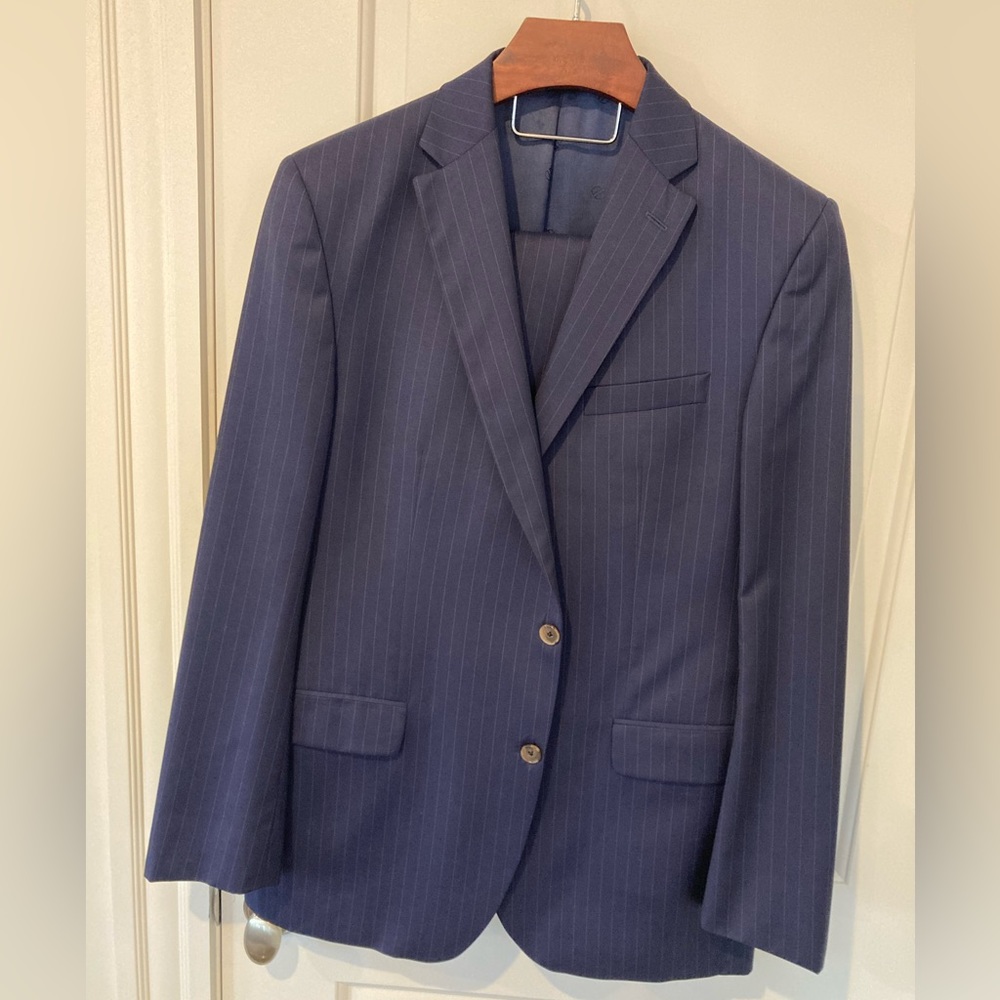 Mens David Donahue 2 piece suit. Size 44L. Mid blue with subtle pinstripe.